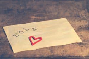 Cómo hacer una carta de amor para mi amado