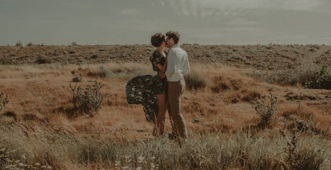 8 ideas románticas para enamorar a un hombre en el 2020