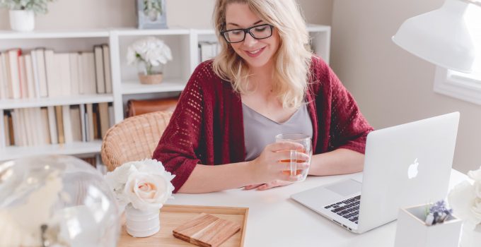 Cómo enamorar a un hombre por Facebook: ¡Las claves en 2020!