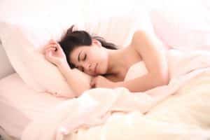 ¿Es bueno dormir con sostén?